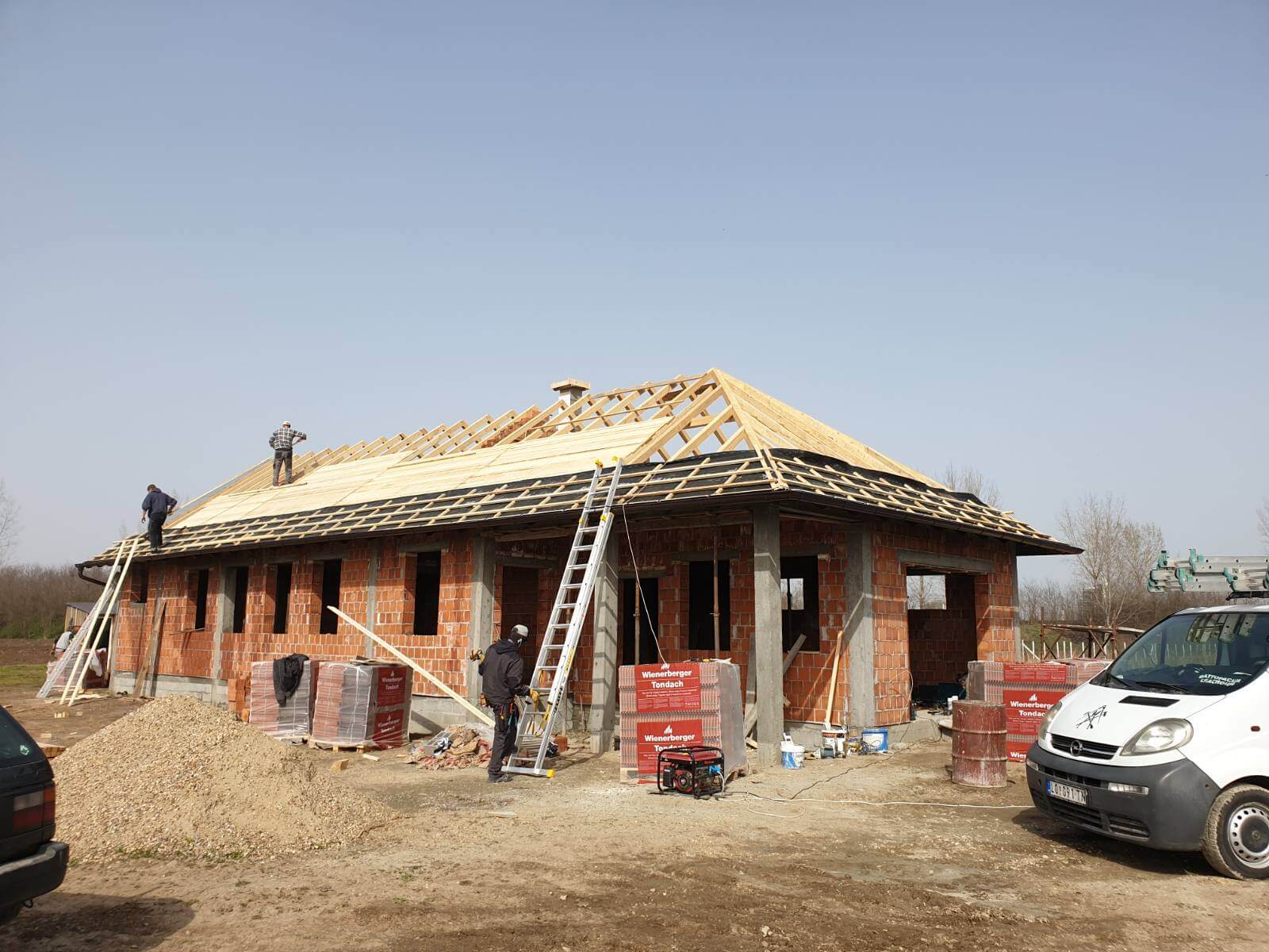 tesarski-radovi-montaza-konstrukcije-krova-novi-sad-pinki